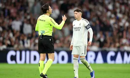 قناة ريال مدريد التلفزيونية تنتقد الحكم بشدة بعد طرد فيدي فالفيردي